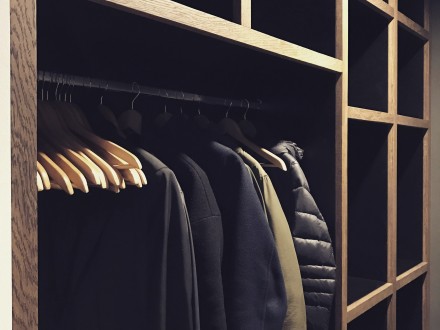oak eiken wardrobe garderobe Amsterdam eiken black luxe office interior roman levi luxury